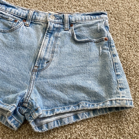 Abercrombie and Fitch Shorts 26 - Picture 2 of 4
